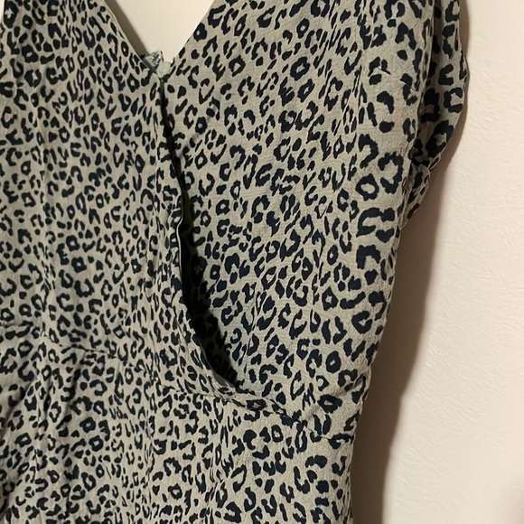 Leopard Mini Dress Small Ruffle Neutral Boho All In Favor Green Edgy Animal - Picture 9 of 13